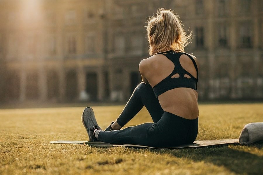 personne faisant du sport avant le travail